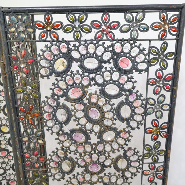 ビーズで装飾されたヴィンテージパーテーション