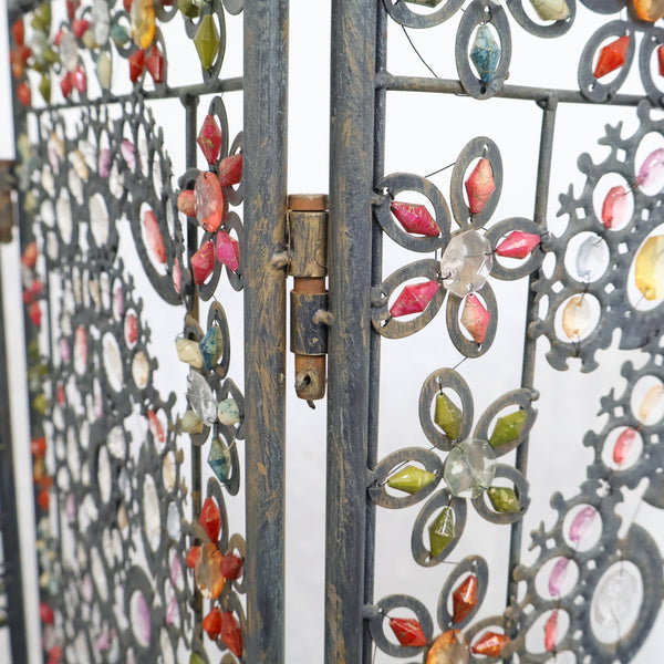 ビーズで装飾されたヴィンテージパーテーション