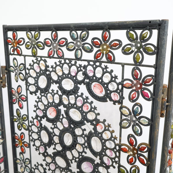 ビーズで装飾されたヴィンテージパーテーション