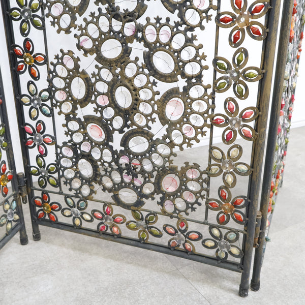 ビーズで装飾されたヴィンテージパーテーション