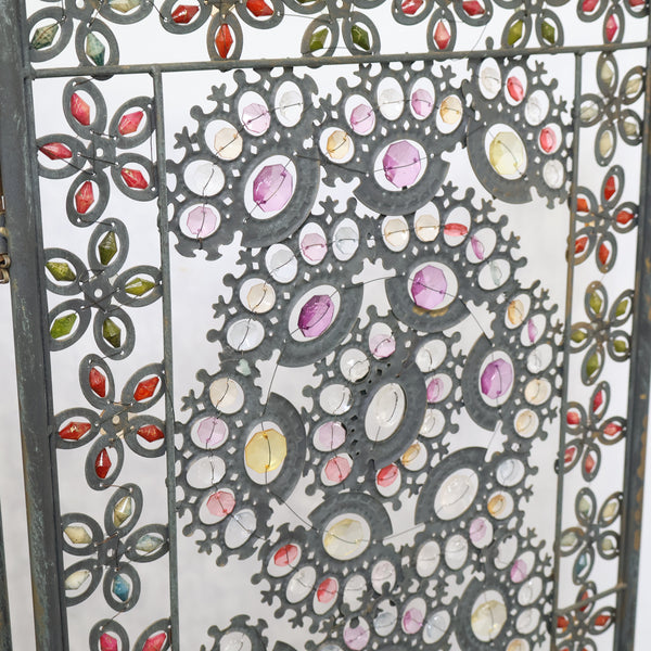 ビーズで装飾されたヴィンテージパーテーション