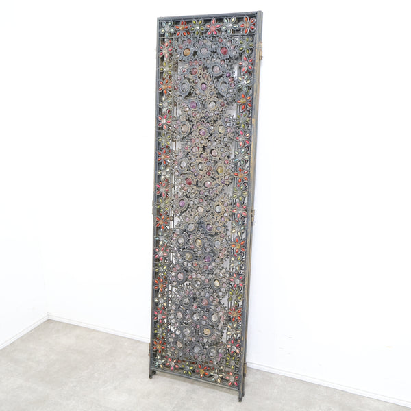 ビーズで装飾されたヴィンテージパーテーション