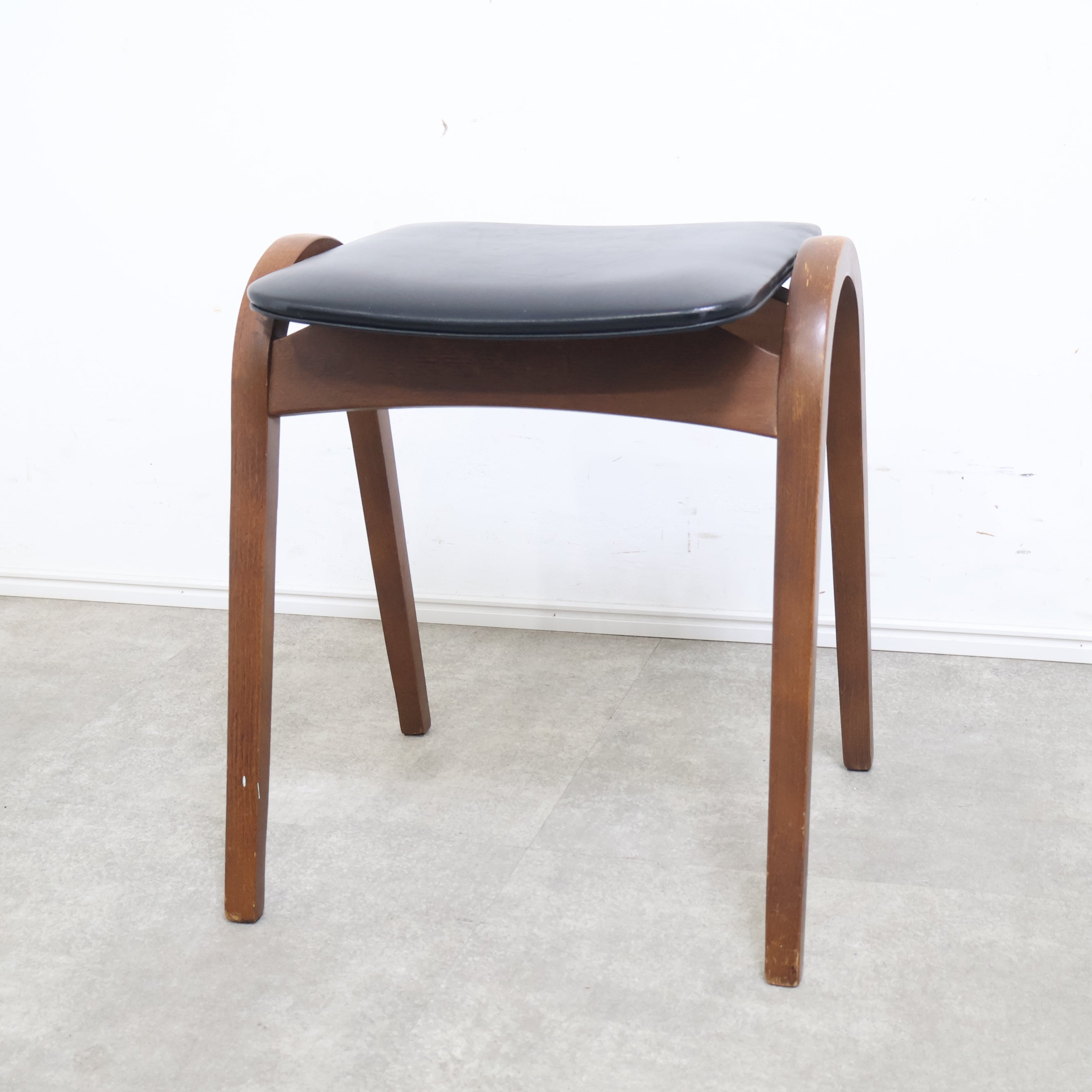 秋田木工「剣持勇」デザインのヴィンテージスツール – バナル