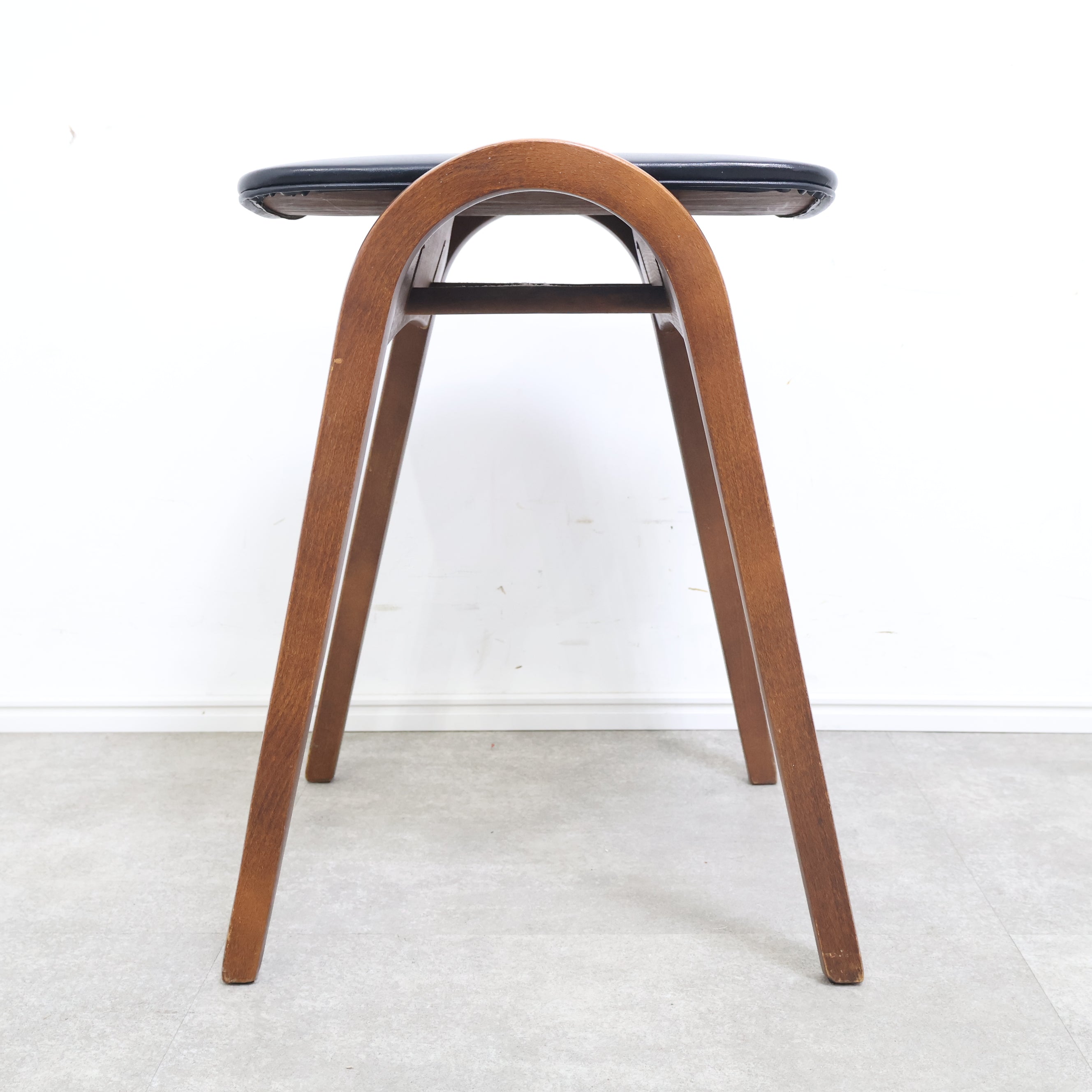 秋田木工「剣持勇」デザインのヴィンテージスツール – バナル