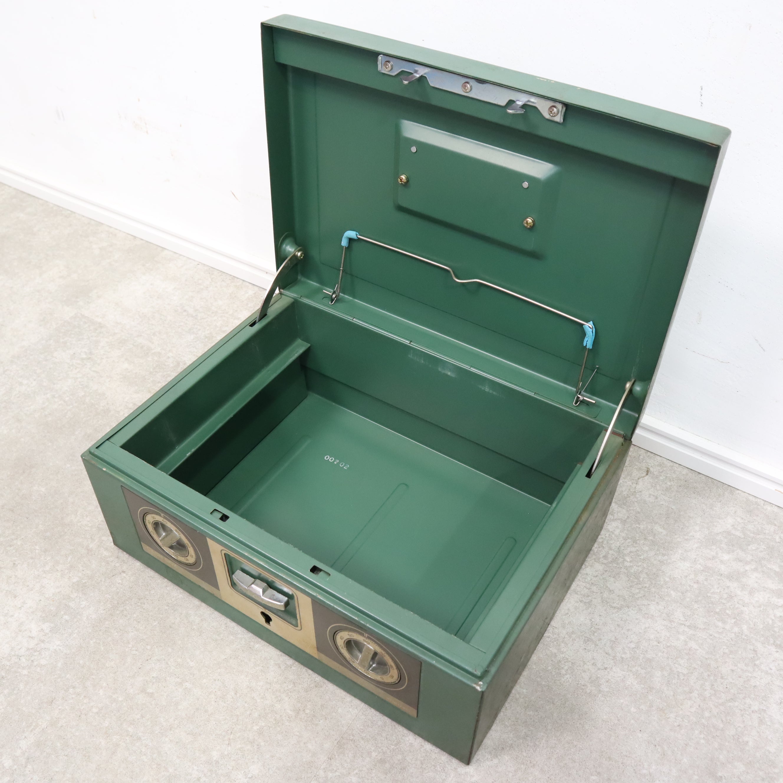 レトログリーンの手提げ金庫・キャッスボックス – バナルオンライン