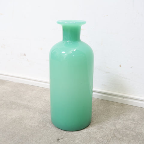 やさしいミントグリーンのガラス製フラワーベース・花瓶