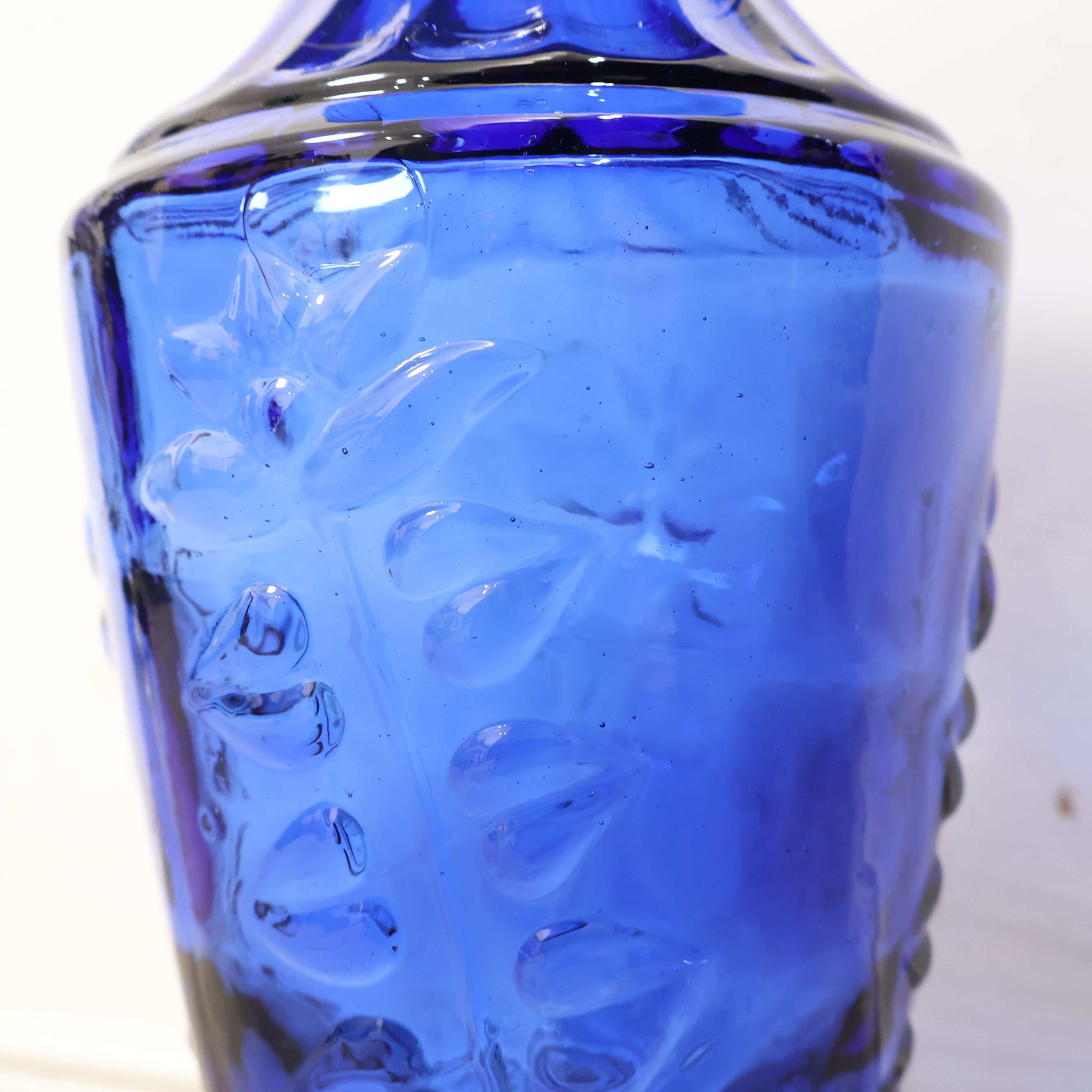 鮮やかなコバルトブルーのガラス製フラワーベース・花瓶 – バナル