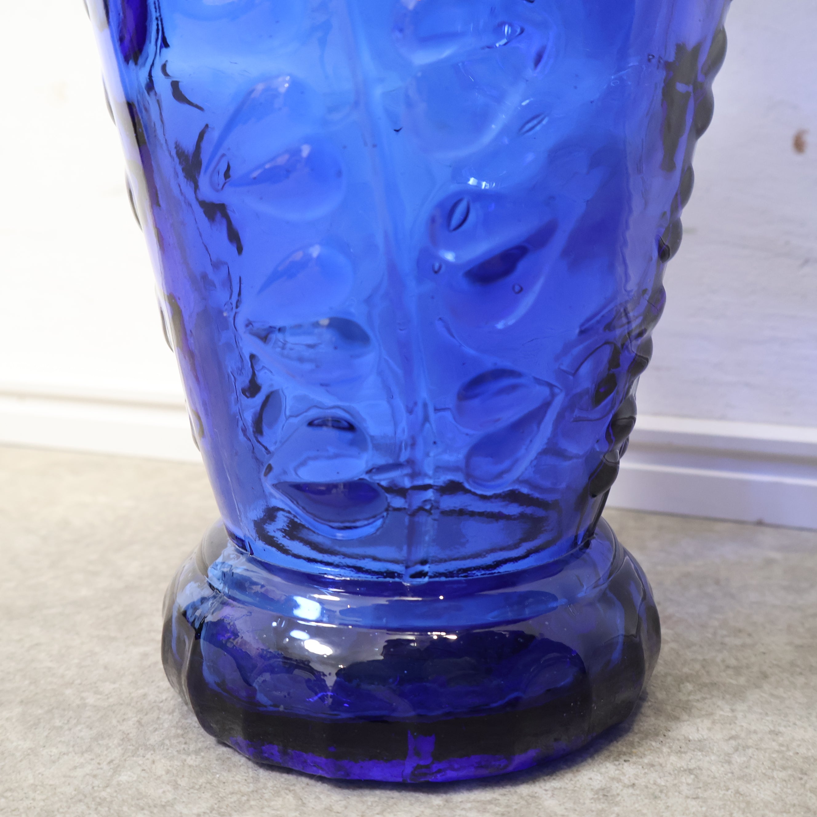 鮮やかなコバルトブルーのガラス製フラワーベース・花瓶 – バナル