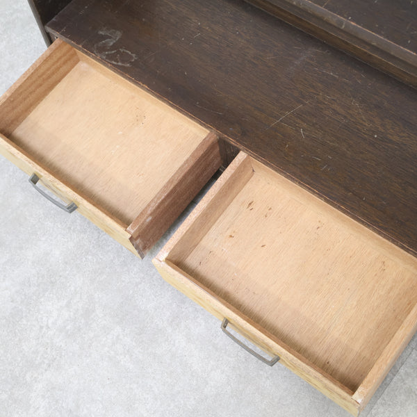 古い木製のくさび式オープンシェルフ・本棚