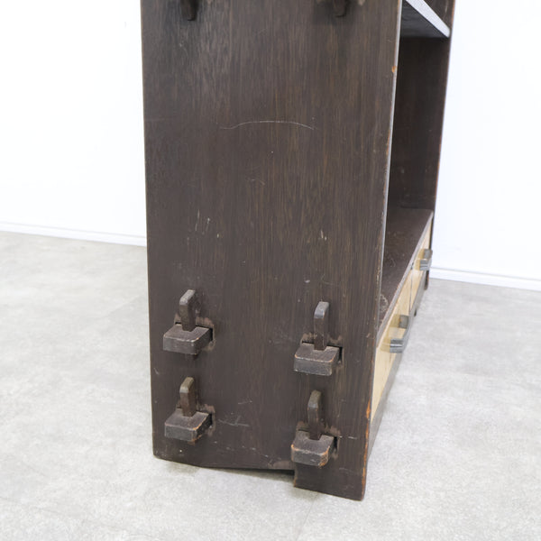 古い木製のくさび式オープンシェルフ・本棚