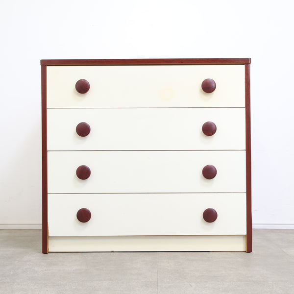 木目調がレトロなチェスト・洋タンス