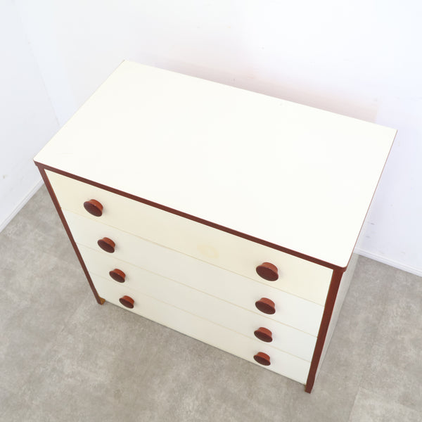 木目調がレトロなチェスト・洋タンス