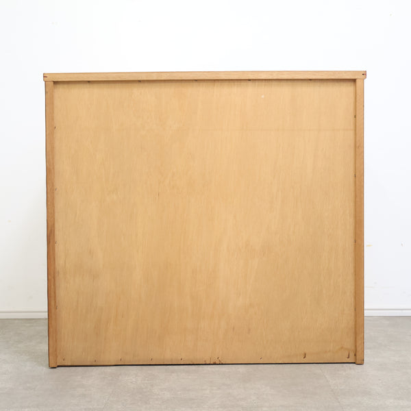 木目調がレトロなチェスト・洋タンス