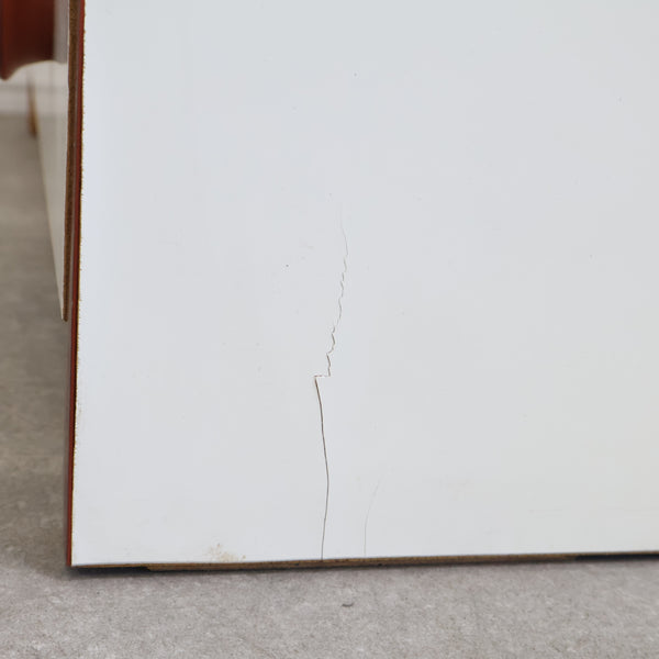 木目調がレトロなチェスト・洋タンス