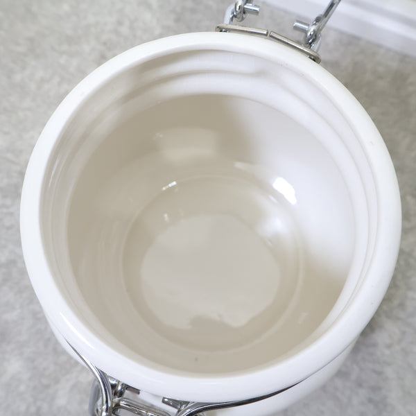 ブルーの花模様の陶器製キャニスター