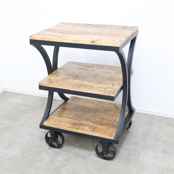 インダストリアルテイストなトローリー・ワゴン