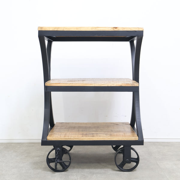 インダストリアルテイストなトローリー・ワゴン