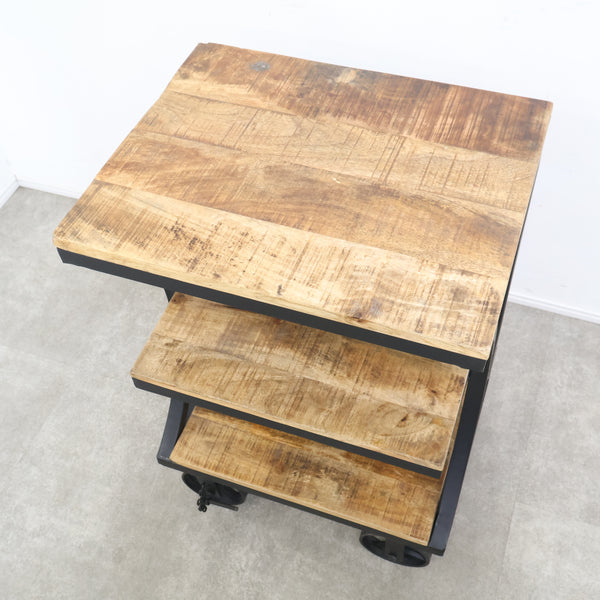 インダストリアルテイストなトローリー・ワゴン