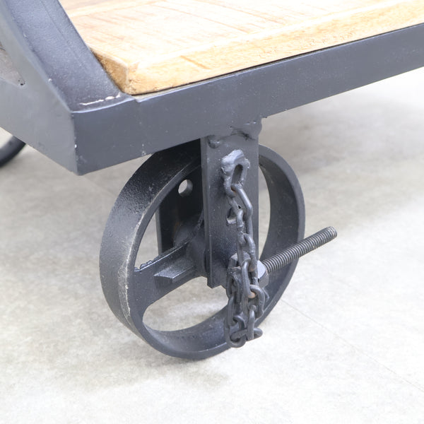 インダストリアルテイストなトローリー・ワゴン