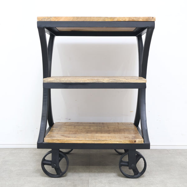 インダストリアルテイストなトローリー・ワゴン