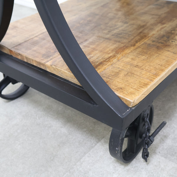 インダストリアルテイストなトローリー・ワゴン