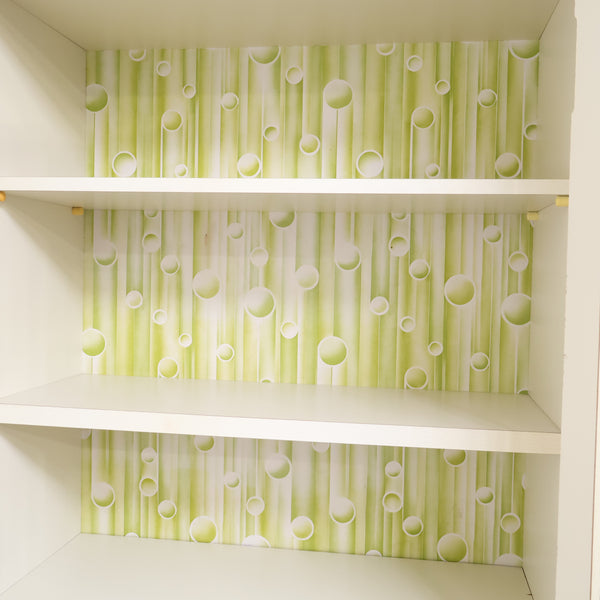 アーチ窓のレトロキャビネット