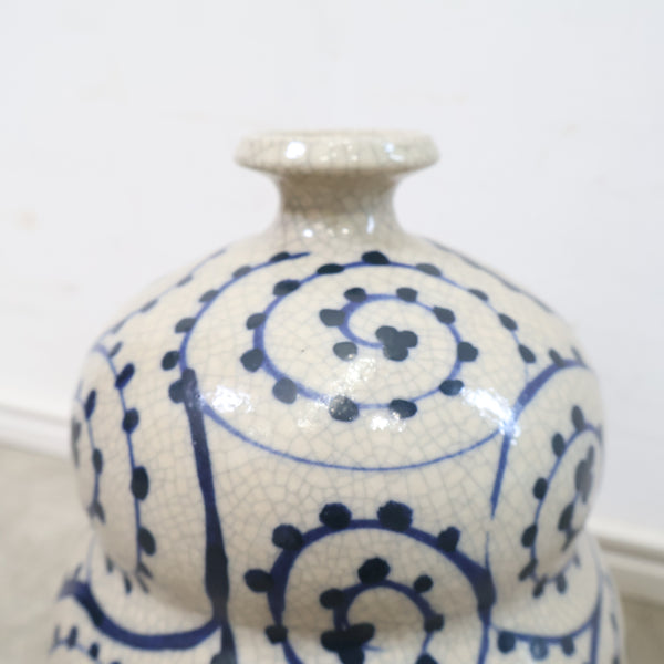 信楽焼 ひょうたん型の花瓶（たこ唐草模様）