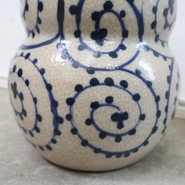 信楽焼 ひょうたん型の花瓶（たこ唐草模様）