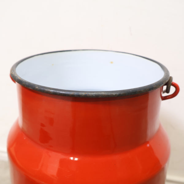 アンティークのホーローミルク缶