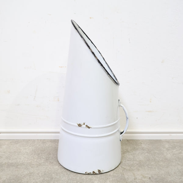 ブリキ製のスロープポット