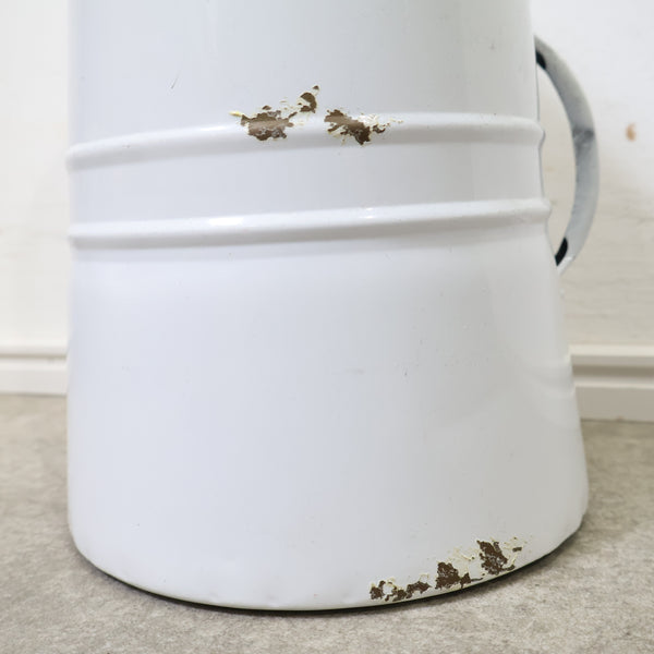 ブリキ製のスロープポット