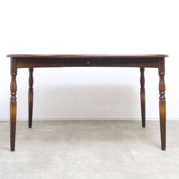 飛騨産業 キツツキマークのダイニングテーブル