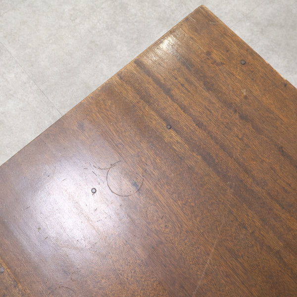 座卓のような両面文机（引出し付き）