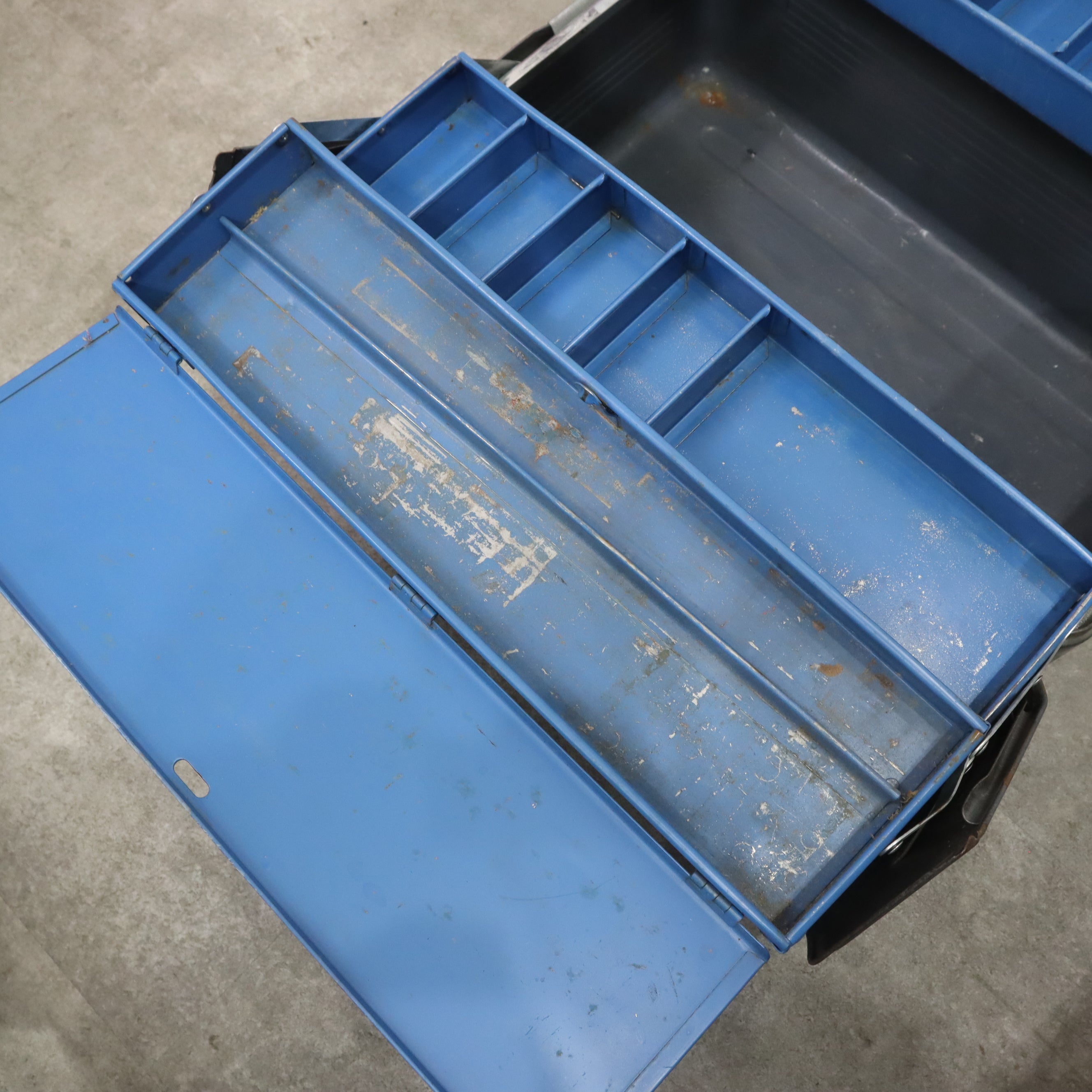 ヴィンテージ スチール製タックルボックス – バナルオンラインショップ