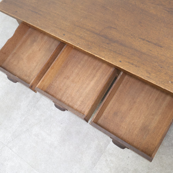 座卓のような両面文机（引出し付き）