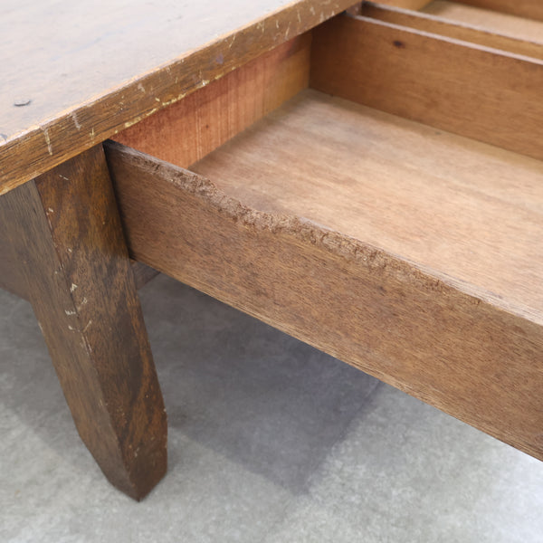 座卓のような両面文机（引出し付き）