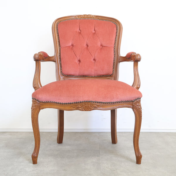 ボタン絞りのアンティーク調チェア No.1