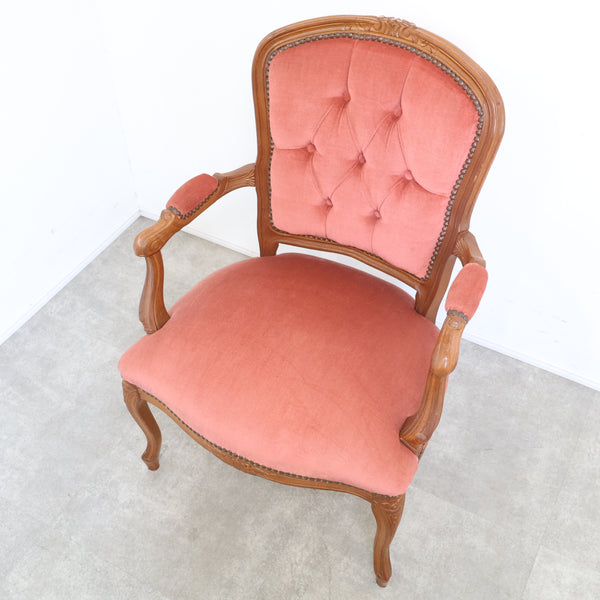 ボタン絞りのアンティーク調チェア No.1