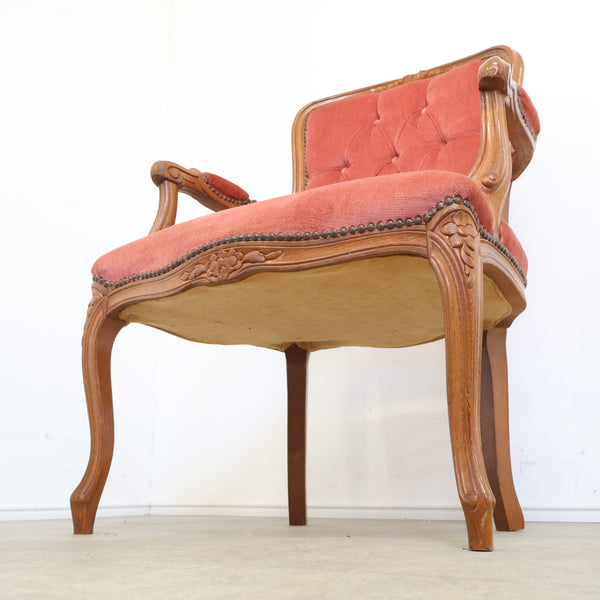 ボタン絞りのアンティーク調チェア No.1