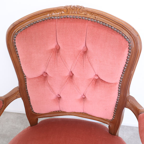 ボタン絞りのアンティーク調チェア No.1