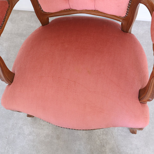 ボタン絞りのアンティーク調チェア No.1