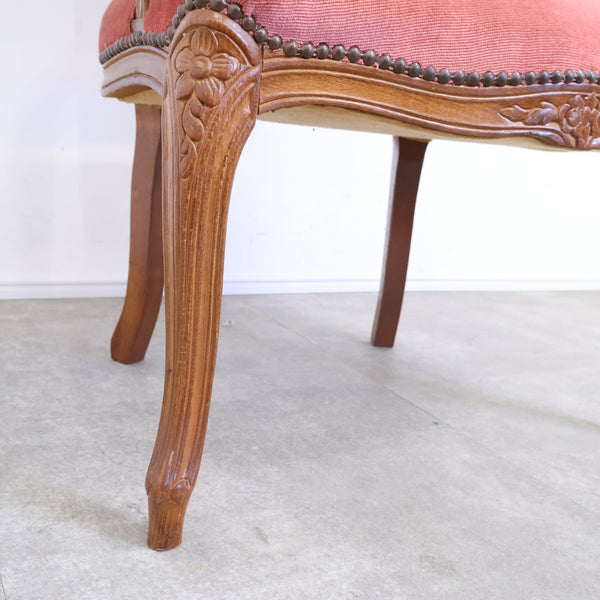 ボタン絞りのアンティーク調チェア No.1