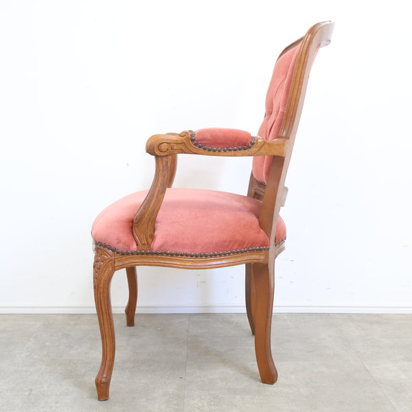 ボタン絞りのアンティーク調チェア No.1