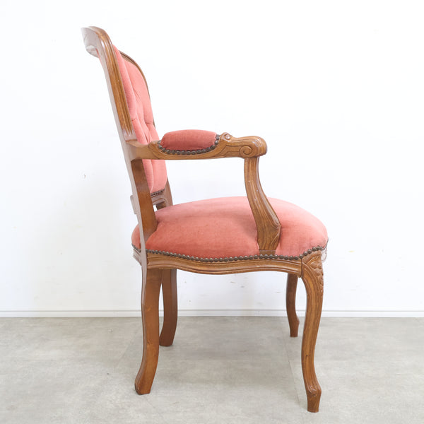 ボタン絞りのアンティーク調チェア No.1