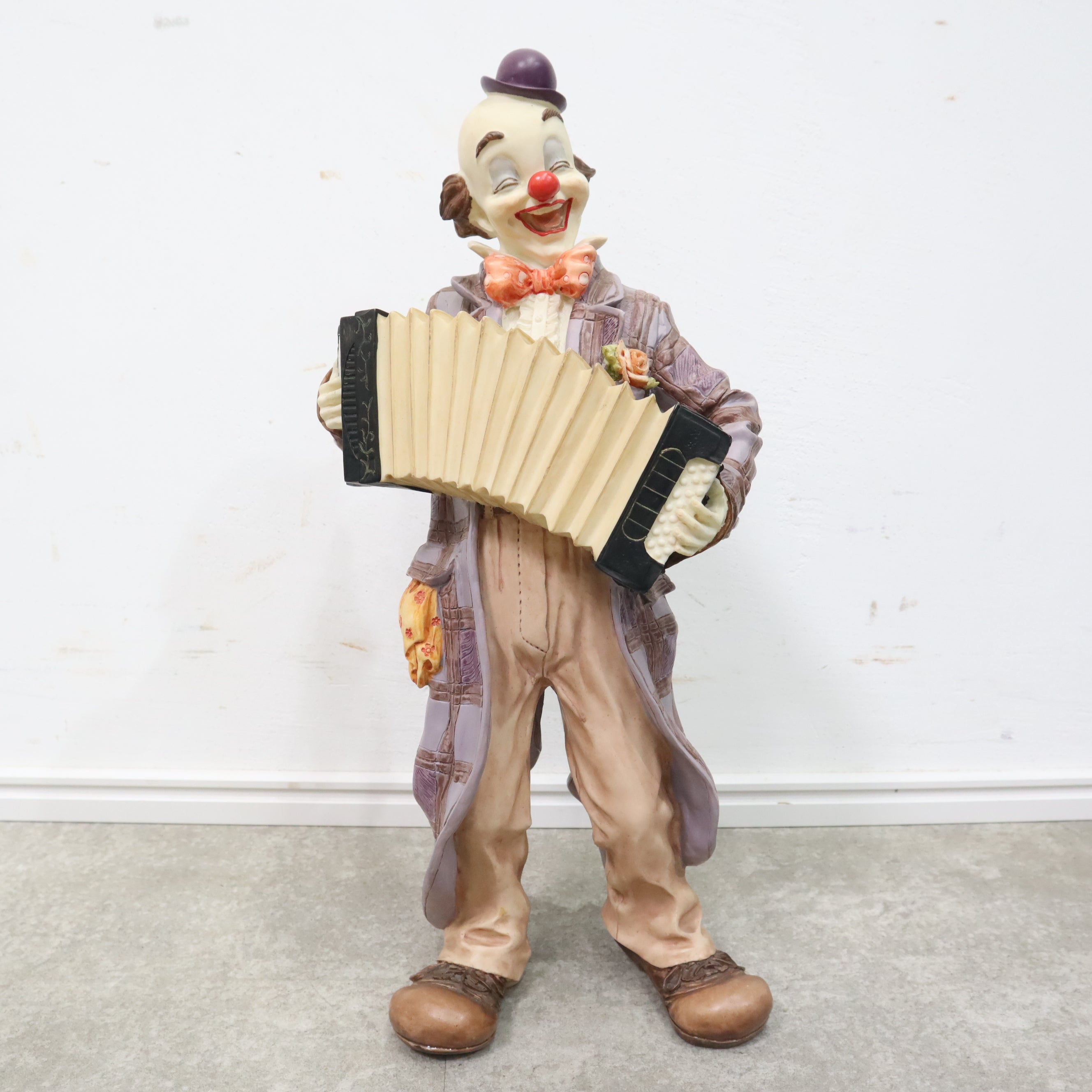 アコーディオンを弾くピエロのオブジェ – バナルオンラインショップ
