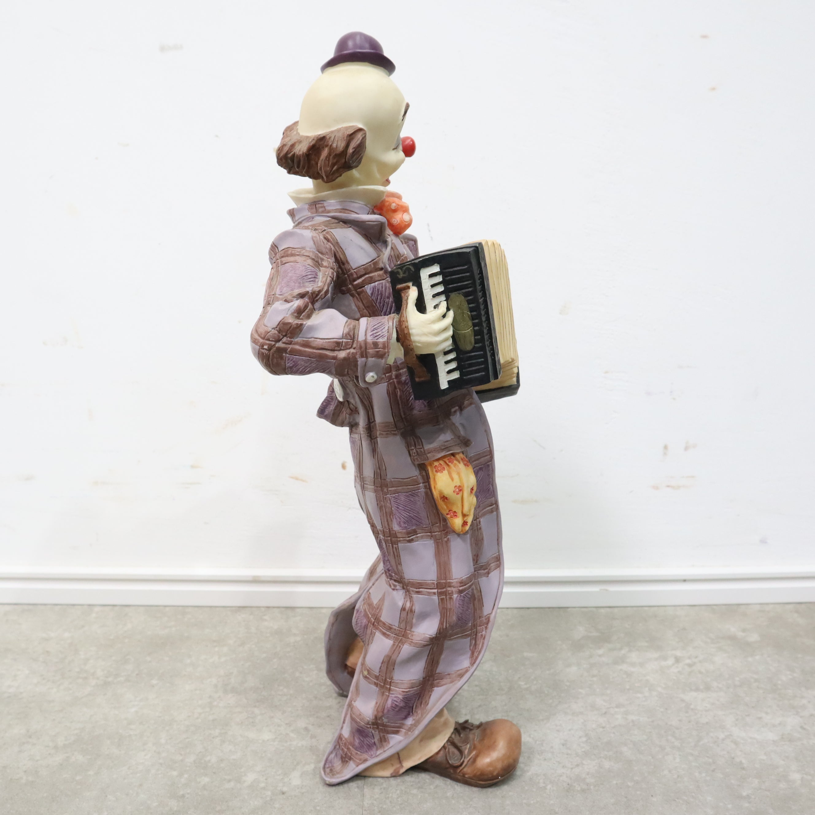 アコーディオンを弾くピエロのオブジェ – バナルオンラインショップ