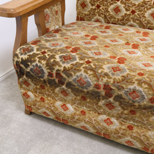 レトロな金華山織の3人掛けソファ