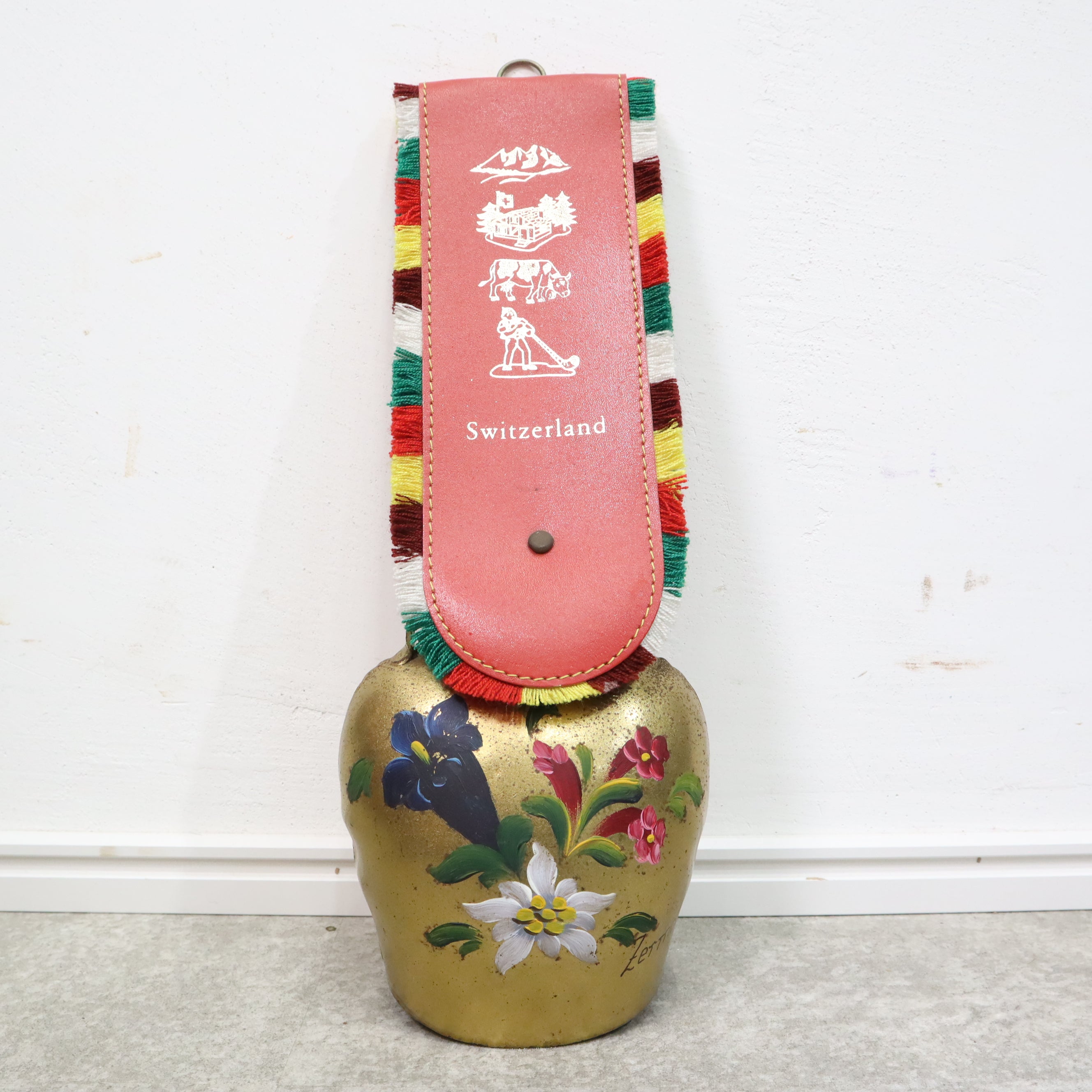 スイスのお土産として人気のカウベル – バナルオンラインショップ