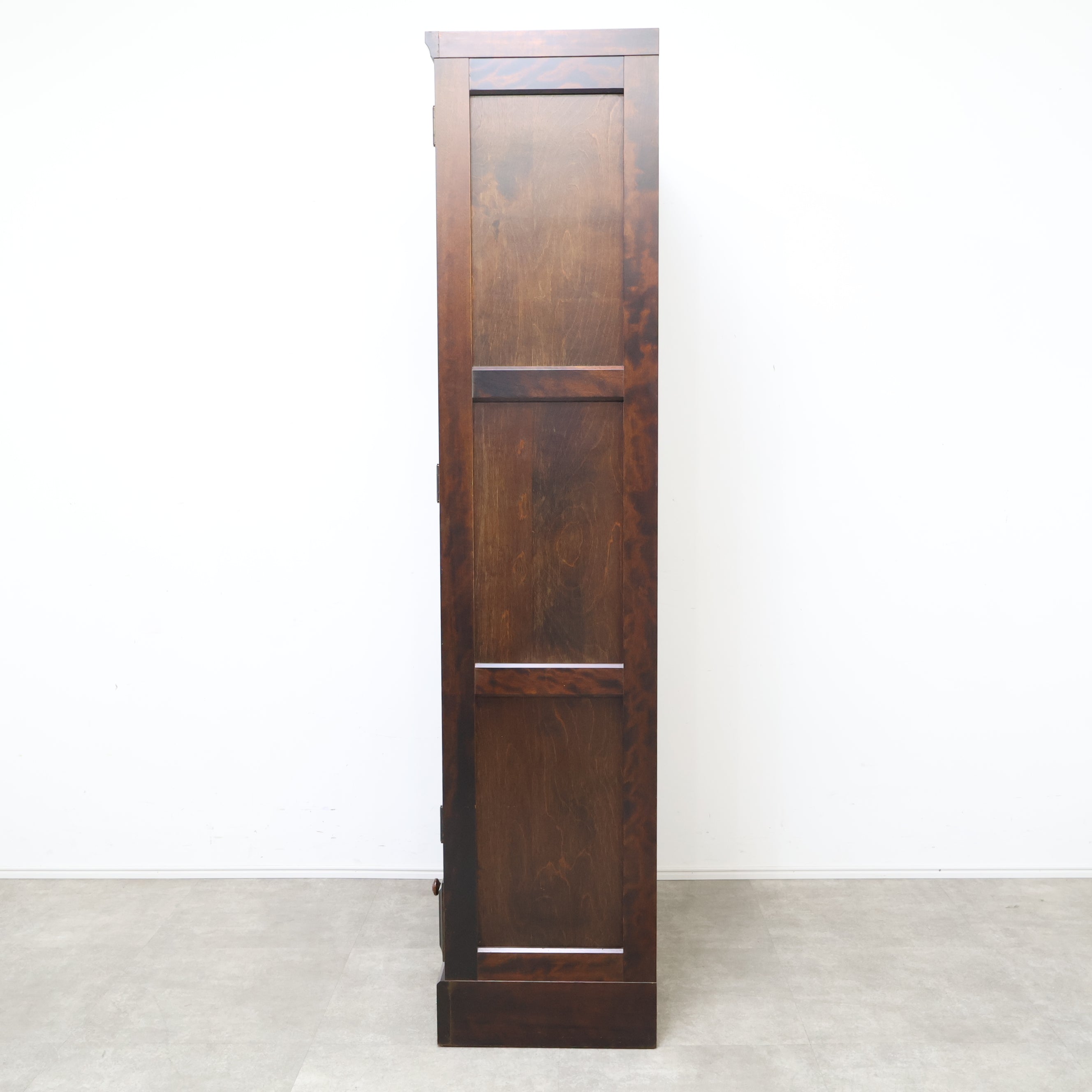 北海道民芸家具のガラスキャビネット – バナルオンラインショップ