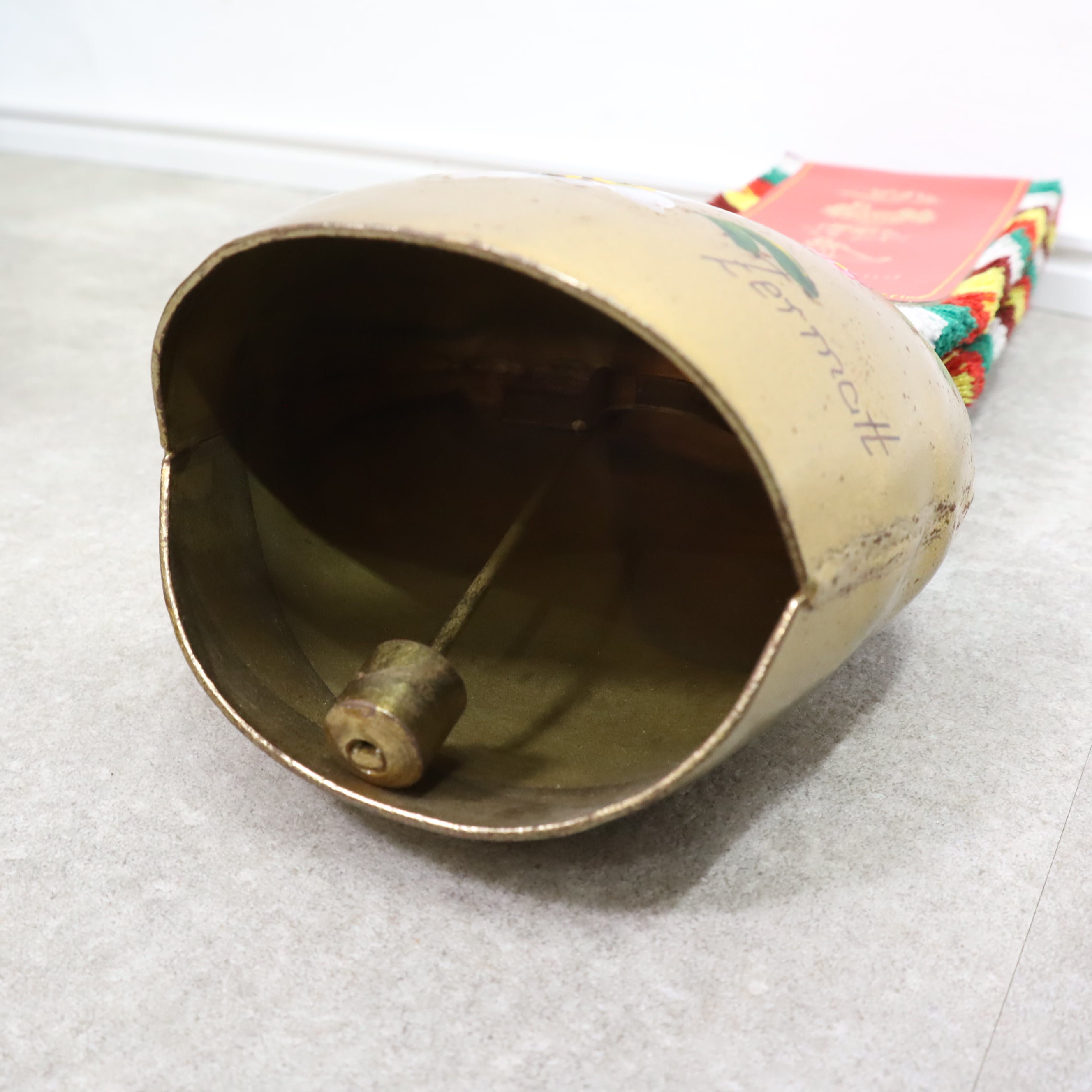 スイスのお土産として人気のカウベル – バナルオンラインショップ